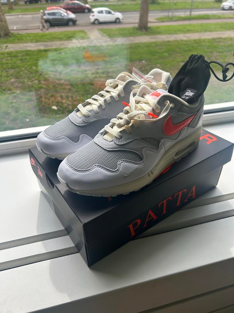 Nike Air Max 1 Patta Monarch - Maat 44,5, Kleding | Heren, Schoenen, Ophalen of Verzenden, Nieuw, Overige kleuren, Sneakers of Gympen
