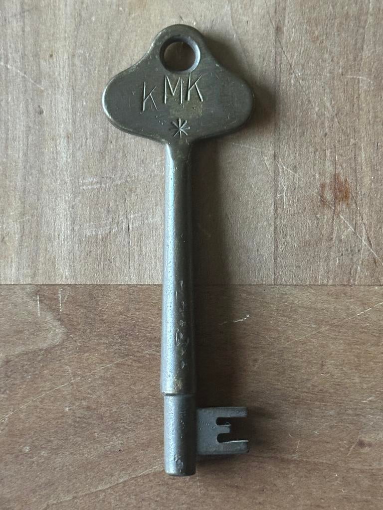 Oude sleutel KMK 108 109 -Koninklijke Militaire Kapel? KM KL, Ophalen