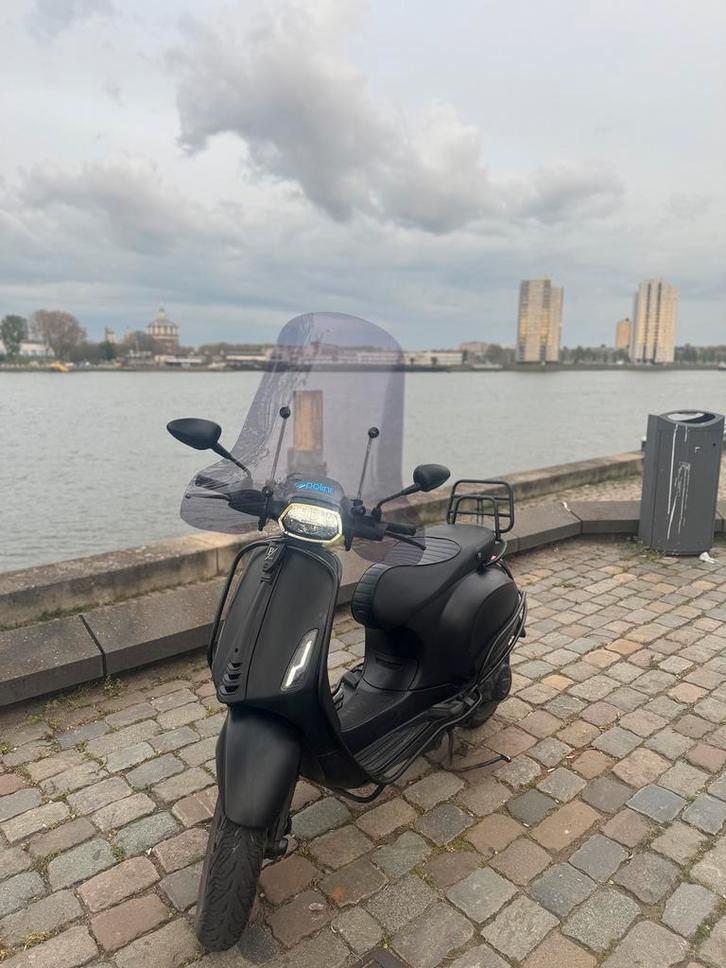 Vespa Sprint iget 80cc 4T 3V snor, Fietsen en Brommers, Snorfietsen en Snorscooters, Zo goed als nieuw, Ophalen