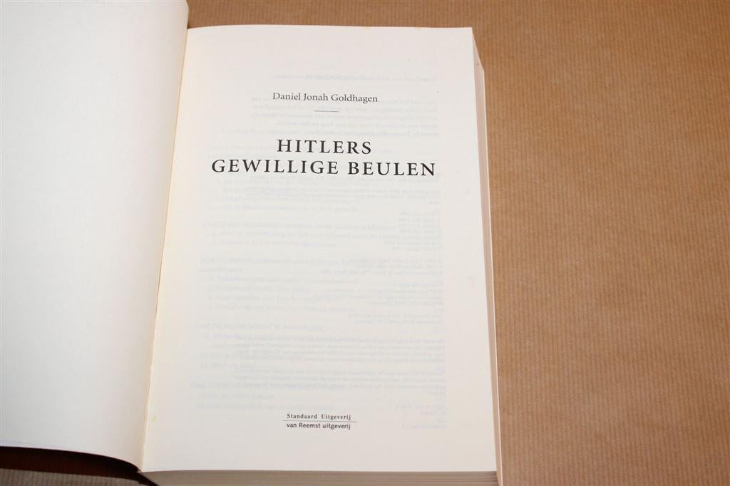 Hitlers Gewillige Beulen — WOII Holocaust, Geïllustreerd, Ophalen of Verzenden, Tweede Wereldoorlog, Gelezen, Overige onderwerpen