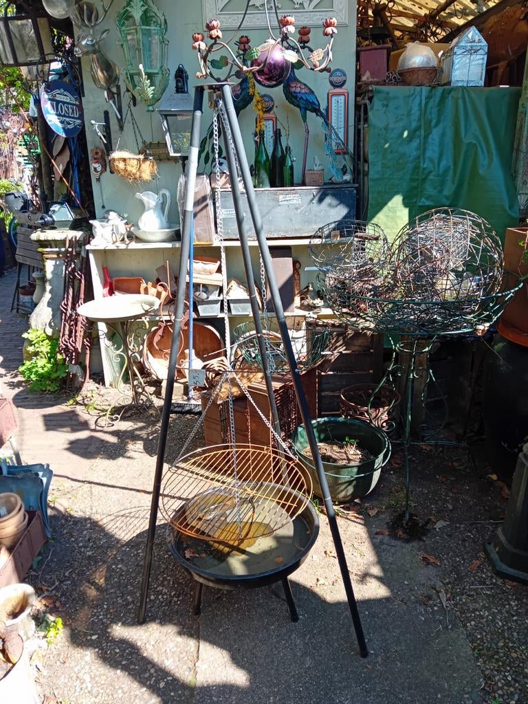 Vuurkorf vuurschaal met driepoot en grillrooster en andere.., Tuin en Terras, Houtskoolbarbecues, Ophalen, Gebruikt, Onbekend
