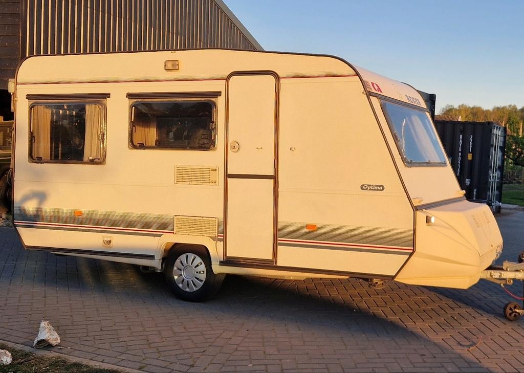 Nette Adria in goede staat, met voortent!, Caravans en Kamperen, Rondzit, Koelkast, Particulier, Adria