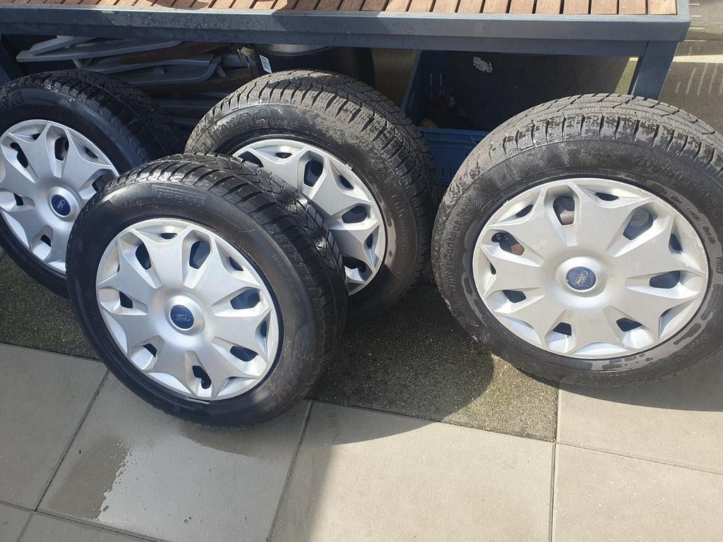winterbanden met velgen 2 Continental 2 pirelli, Ophalen, Gebruikt, Ford