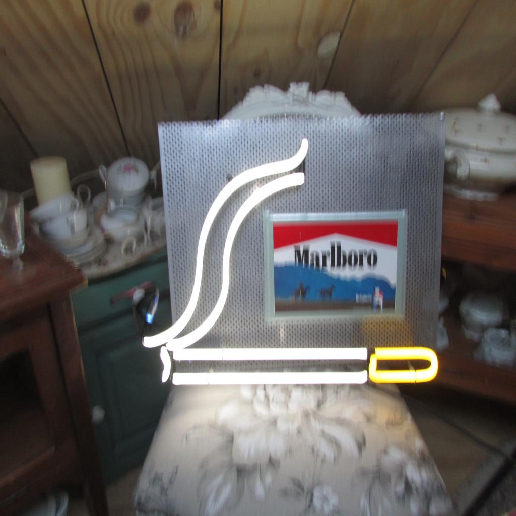 Mooie neon model brandende sigaret Marlboro, Verzamelen, Ophalen, Gebruikt, Lichtbak of (neon) lamp