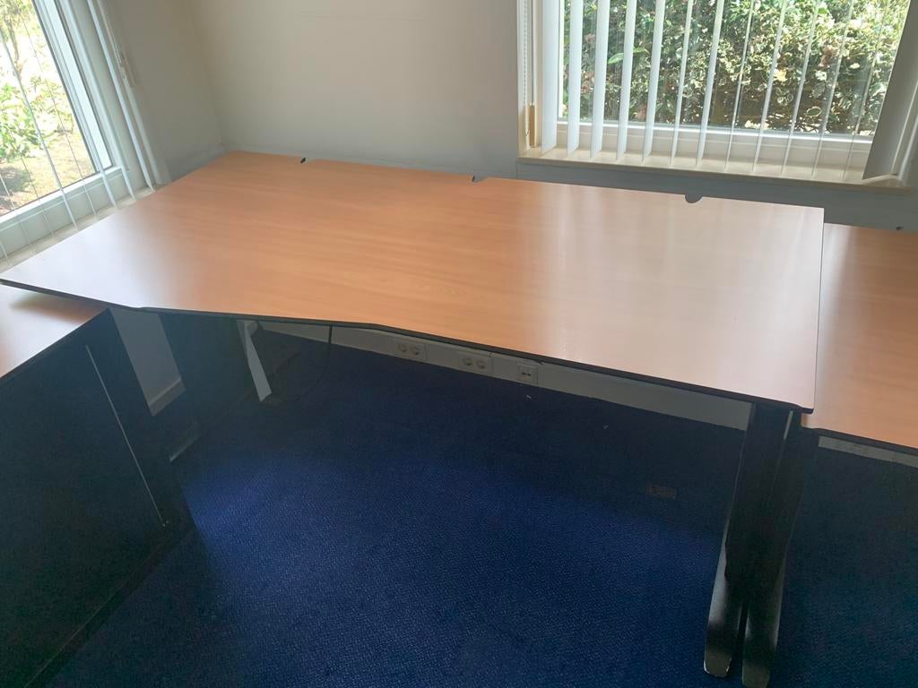 Bureau met schuidfeurkastje (6 stuks), Ophalen, Zo goed als nieuw