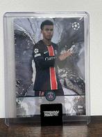 Topps 995 Désiré Doué PSG kaart 55/99, Ophalen of Verzenden, Zo goed als nieuw, Buitenlandse clubs, Spelerskaart