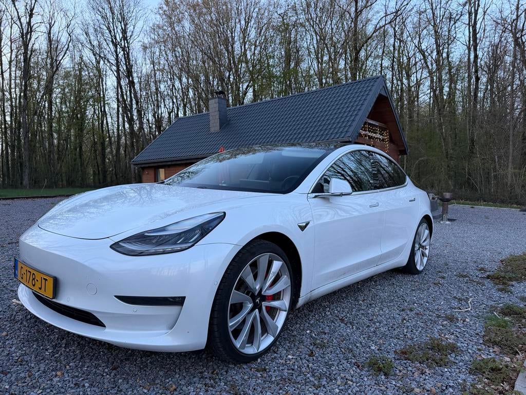 Tesla Model 3 2019 Wit Performance SOH 84%, Auto's, Tesla, Automaat, 1831 kg, Zwart, USB