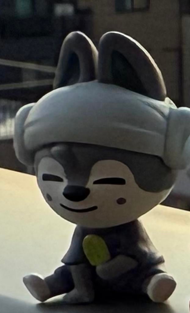 Zeldzame Bang Chan Stray Kids Wolfchan SKZOO figure official, Ophalen of Verzenden, Nieuw, Pop, Beeldje of Miniatuur