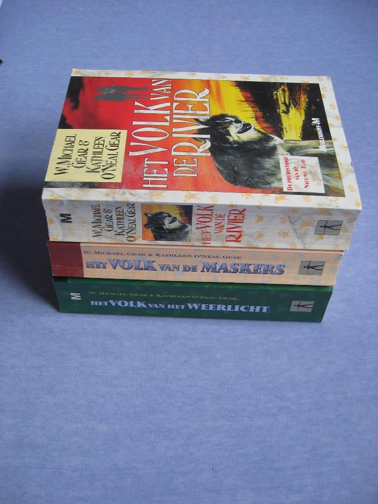 W Michael &Kathleen Gear VOLK van: Aarde, Vuur, Wolf, Meren, Ophalen of Verzenden, Gelezen, W. Michael Gear e.a.