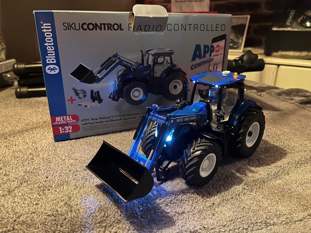Siku New Holland met voorlader, Hobby en Vrije tijd, Modelauto's | 1:32, Ophalen, Zo goed als nieuw, Tractor of Landbouw, SIKU