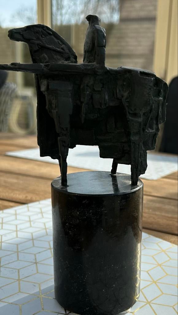 Bronzen beeldje 'De Wachter' op marmeren sokkel, Ophalen, Beeld, Abstract, Modern