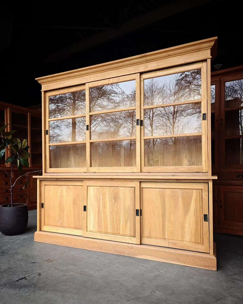 Grote eikenhouten winkelkast | Buffetkast schuifdeuren #2662, Huis en Inrichting, Kasten | Buffetkasten, Niet ingevuld, 200 cm of meer
