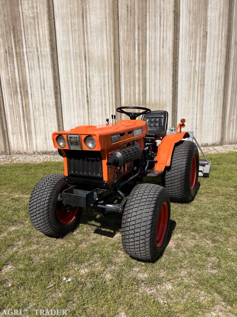 Kubota B7001 4wd met brede gazonbanden en hydrauliek ventiel, Kubota, -, -, Voertuig of Aanhanger