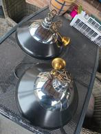 Twee zwarte hanglampen biljartlampen., Ophalen