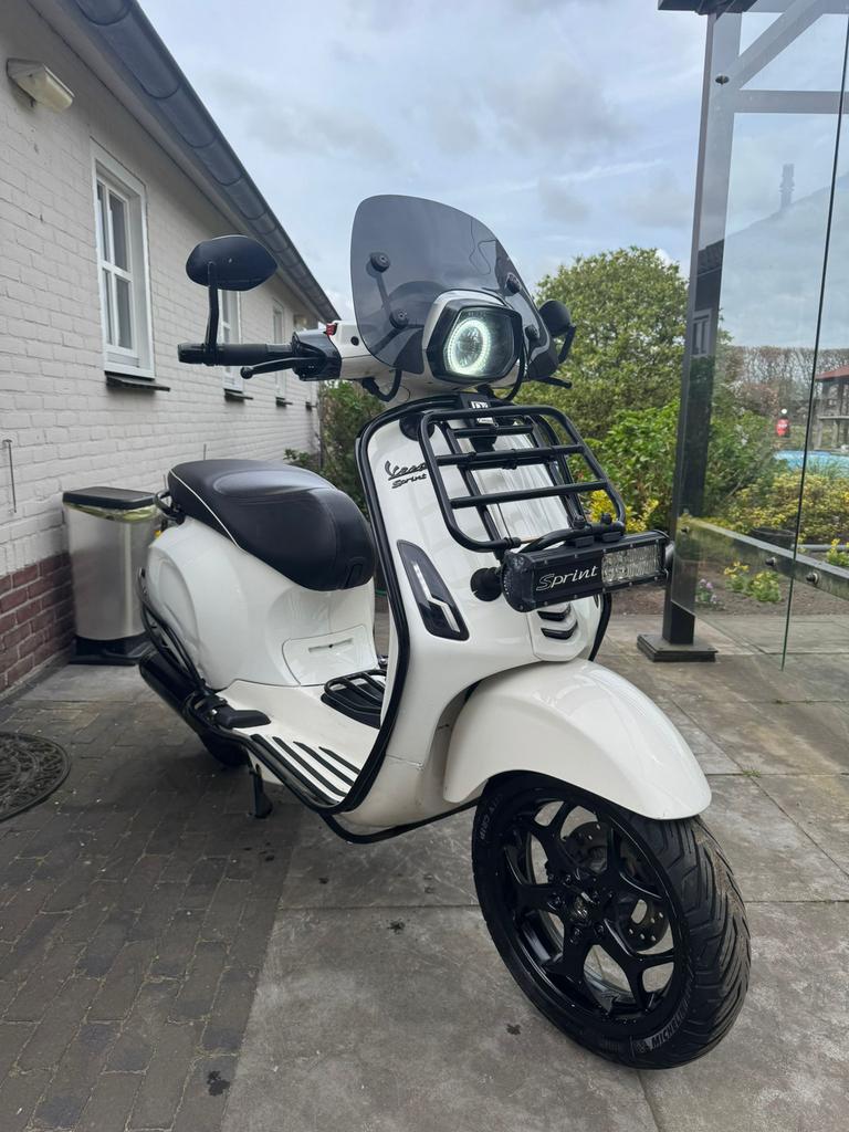 ⭐️Vespa sprint 2019 brom full option akra 80cc malossi⭐️, Fietsen en Brommers, Scooters | Vespa, Ophalen of Verzenden, Zo goed als nieuw