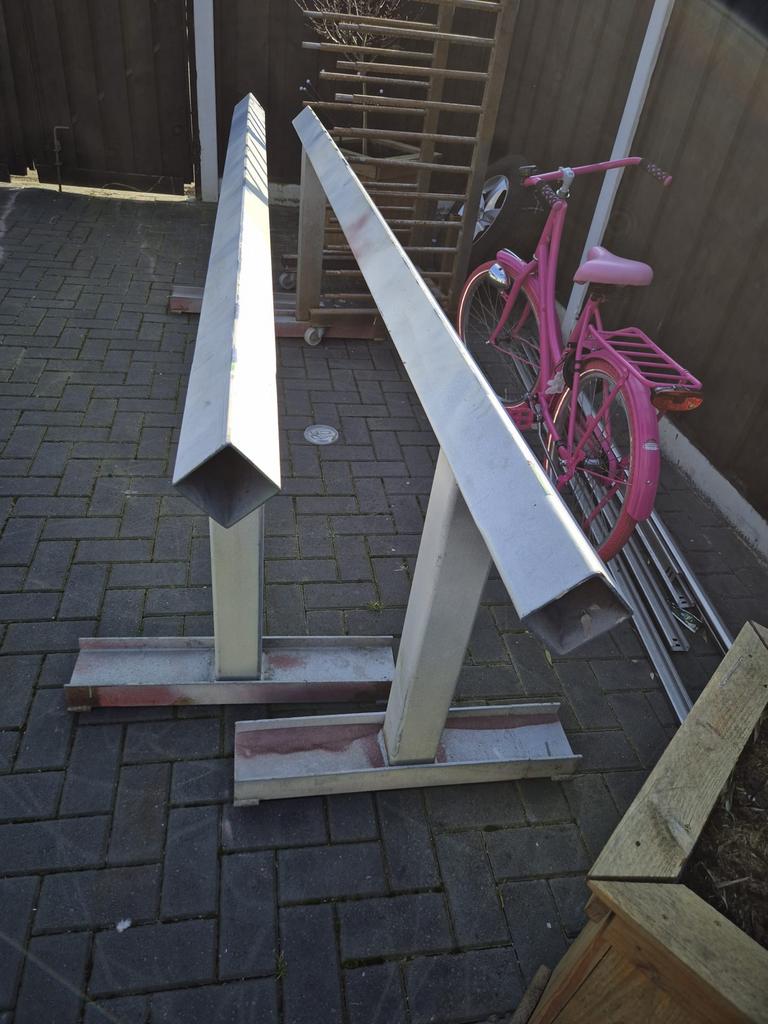 Stevige ijzeren bokken - ideaal voor diverse klussen, Doe-het-zelf en Verbouw, Werkbanken, Ophalen, Gebruikt, Minder dan 70 cm