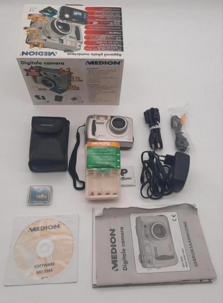 Medion MD 5995 (MD9700) digitale camera compleet in doos, Gebruikt, Compact, Ophalen of Verzenden, 4 Megapixel