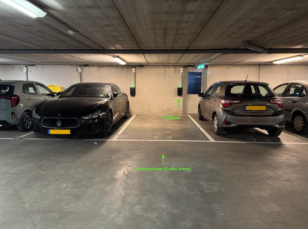 Parkeerplaats met laadpaal te huur op Bickerseiland, Huizen en Kamers, Garages en Parkeerplaatsen, Amsterdam