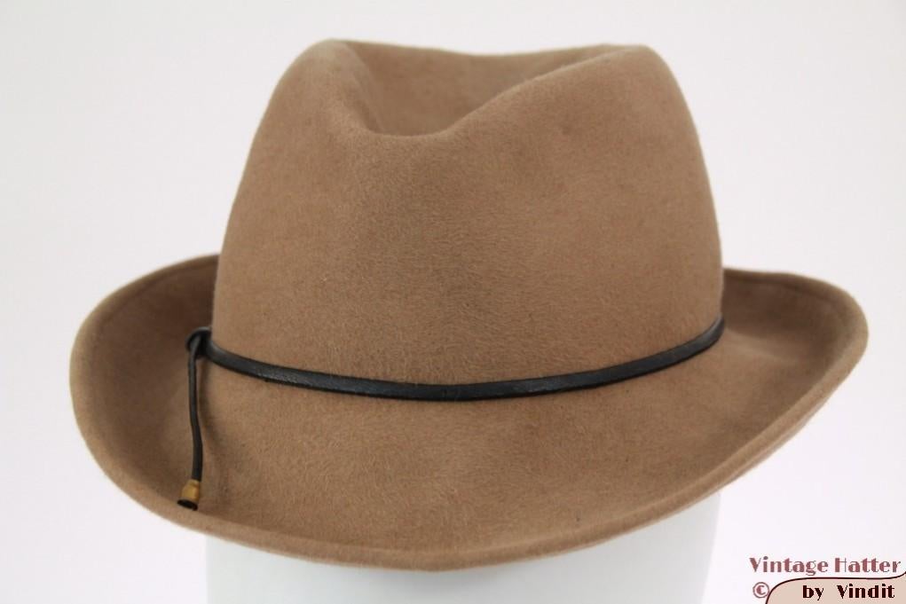 Vintage Dames gleufhoed beige 55 = S tot XS gratis verzenden, Kleding | Dames, Hoeden en Petten, Ophalen of Verzenden, Gedragen