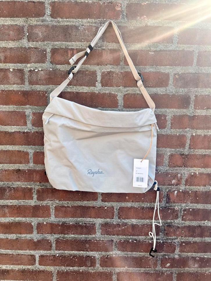 Rapha tech musette tas bag cycling bike fietsen, Sieraden, Tassen en Uiterlijk, Tassen | Schoudertassen, Nieuw, Overige merken