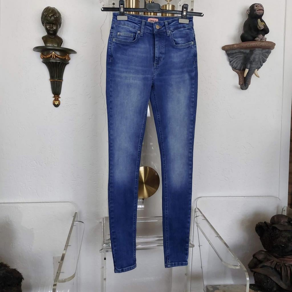 Jeans van het merk Only. Maat M. (32), Kleding | Dames, Spijkerbroeken en Jeans, Only, Zo goed als nieuw, W27 (confectie 34) of kleiner