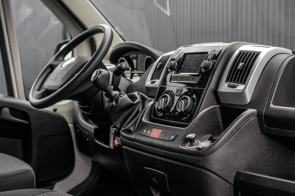 Fiat Ducato *2.3 MultiJet | Bakwagen met Laadklep | Euro 6 |, Auto's, Bestelauto's, Voorwielaandrijving, Stof, Gebruikt, Wit