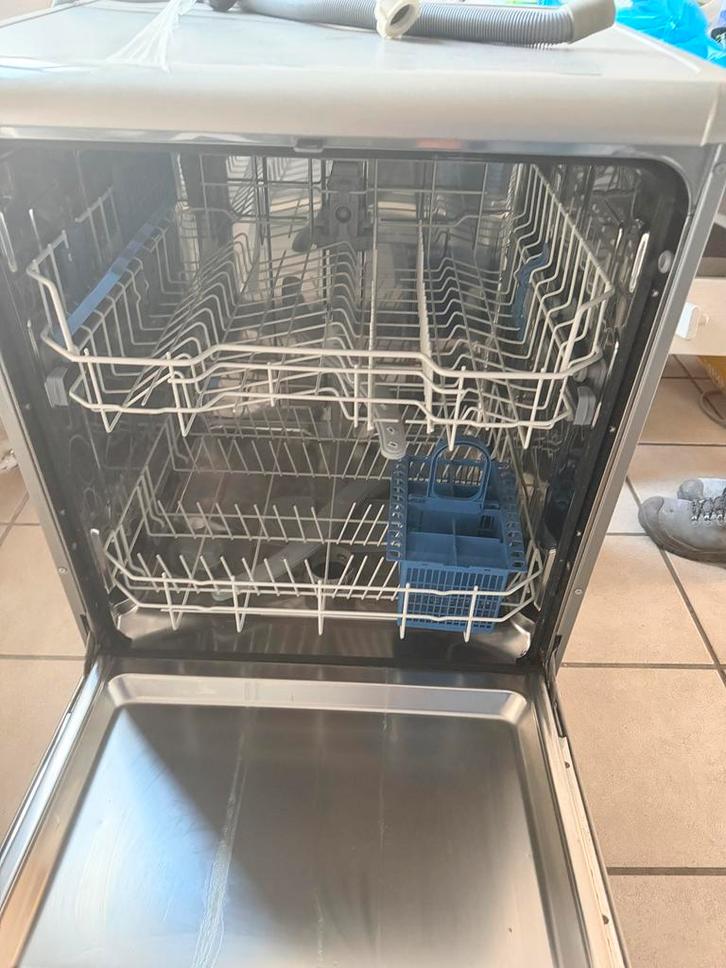 Indesit Vaatwasser in goede staat, Witgoed en Apparatuur, Vaatwasmachines, Zo goed als nieuw, Vrijstaand, 85 tot 90 cm, 60 cm of meer