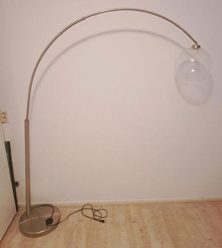 Elegante booglamp met glazen kap, Huis en Inrichting, Lampen | Vloerlampen, Zo goed als nieuw, 150 tot 200 cm, Glas, Metaal, Ophalen