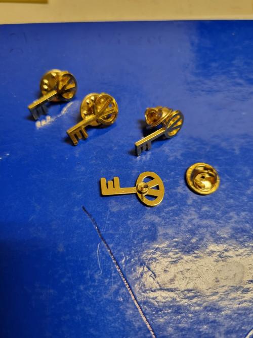 speldjes v sleutel vier stuks goud kleurig, Sieraden, Tassen en Uiterlijk, Ophalen of Verzenden, 'T Olde Gre-j, Info@toldegrej.nl
