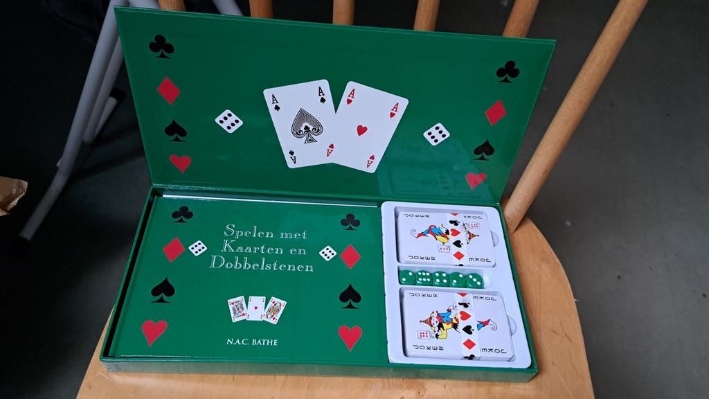 Spelletjeskoffer en Scrabble draaitafel, Ophalen