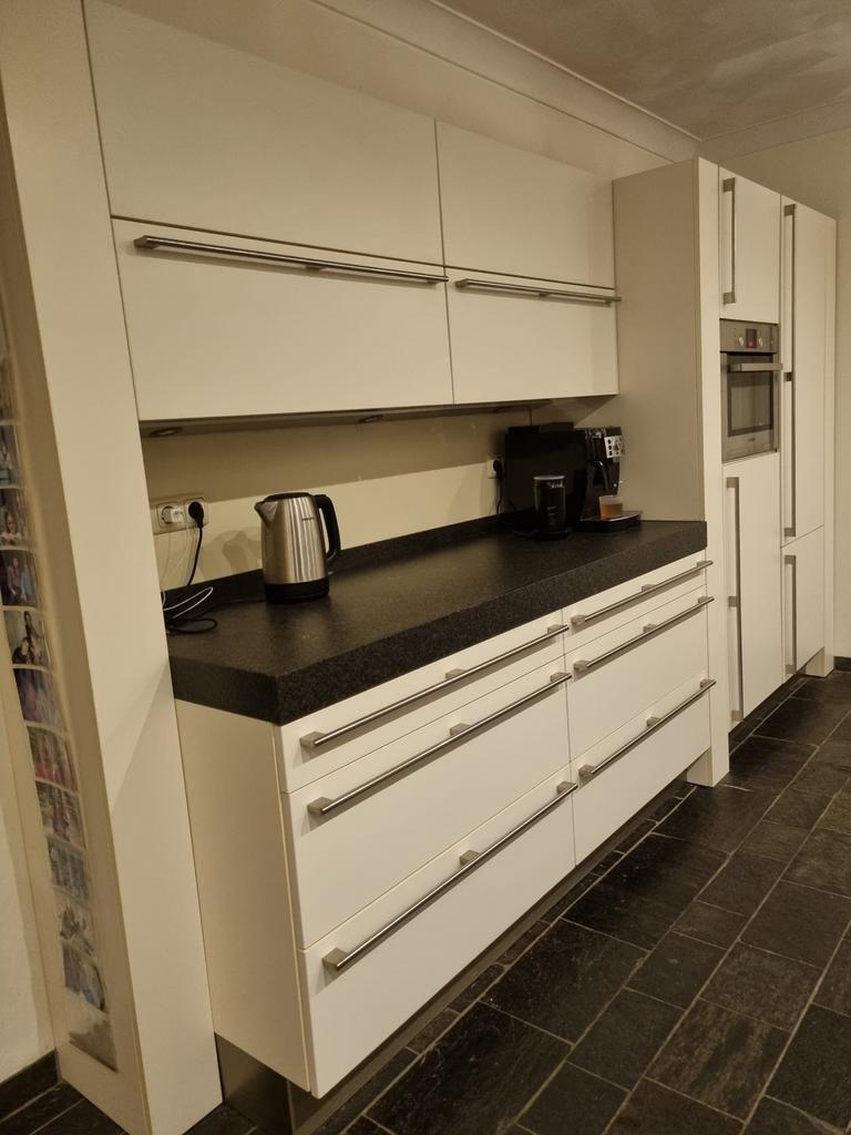 Mooie gebruikte Siematic keuken, Gebruikt, Wit, Hoekkeuken, Graniet of Steen