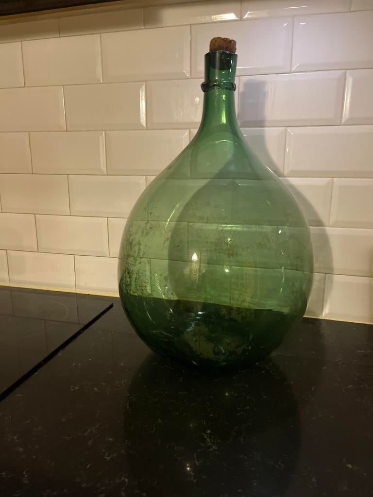 Grote groene glazen fles met kurk, Ophalen