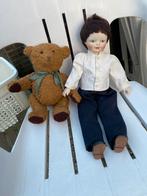 VINTAGE ANTIEK PORSELEINEN POPPETJE MET BEERTJE, Verzamelen, Poppenhuizen en Toebehoren, Ophalen of Verzenden, Gebruikt, Popje