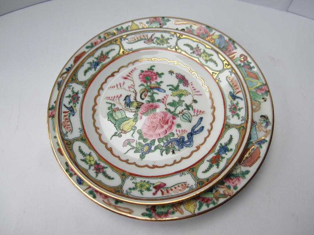 2 Vintage Famille Rose Chinese bordjes porselein (广彩）, Ophalen of Verzenden