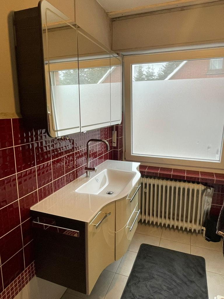 Badezimmermöbelset - Waschb. u. Unterschrank +Spiegel