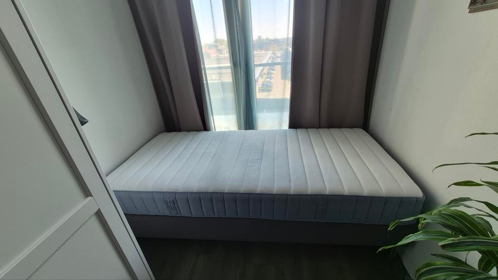 Ikea eenpersoonsbed Lyngör, Ophalen, 90 cm, Eenpersoons, Zo goed als nieuw