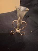 Vintage glazen vaasje met metalen houder, Ophalen of Verzenden
