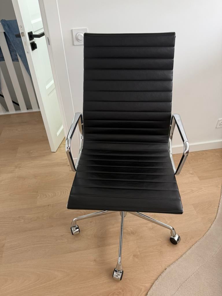 Vitra Eames EA119 bureaustoel leer als nieuw., Ophalen, Zo goed als nieuw, Zwart