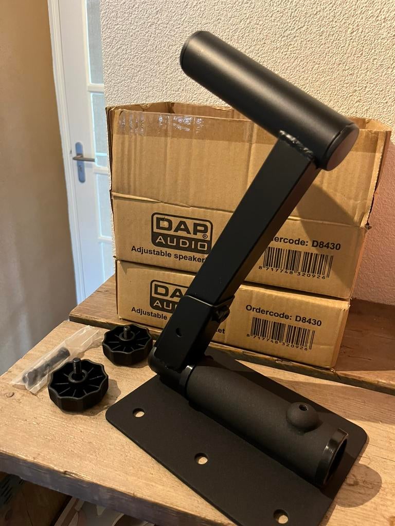 2x Speakersteunen / brackets voor wandmontage, max 30 kg, Muziek en Instrumenten, Standaards, Ophalen of Verzenden, Zo goed als nieuw