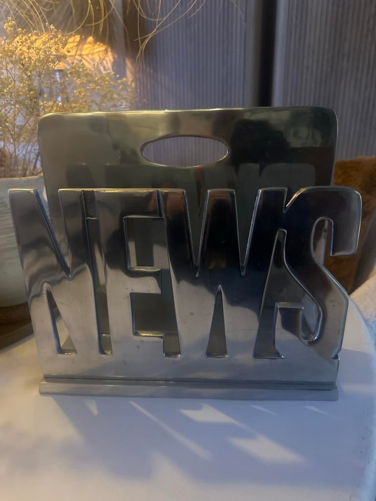 Chrome krantenbak NEWS, Ophalen, Gebruikt