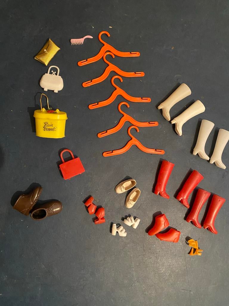 Vintage Barbie Accessoires - Kledinghangers, Tassen, Schoene, Ophalen of Verzenden, Gebruikt, Meisje