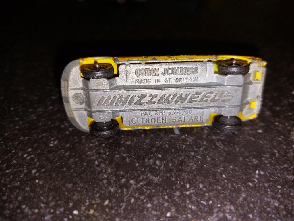 CORGI TOYS JUNIORS. WHIZZWHEELS. CITROEN SAFARI JAUNE