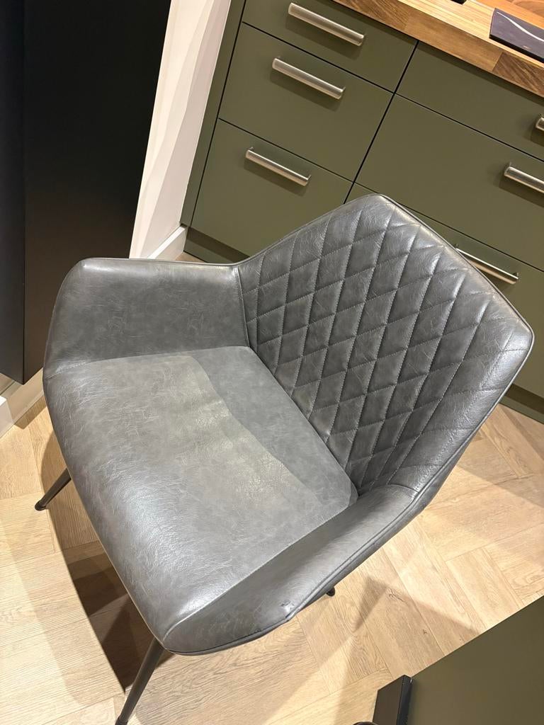 6 grijze eetkamerstoel met ruitpatroon, Huis en Inrichting, Stoelen, Ophalen, Zo goed als nieuw, Leer, Grijs