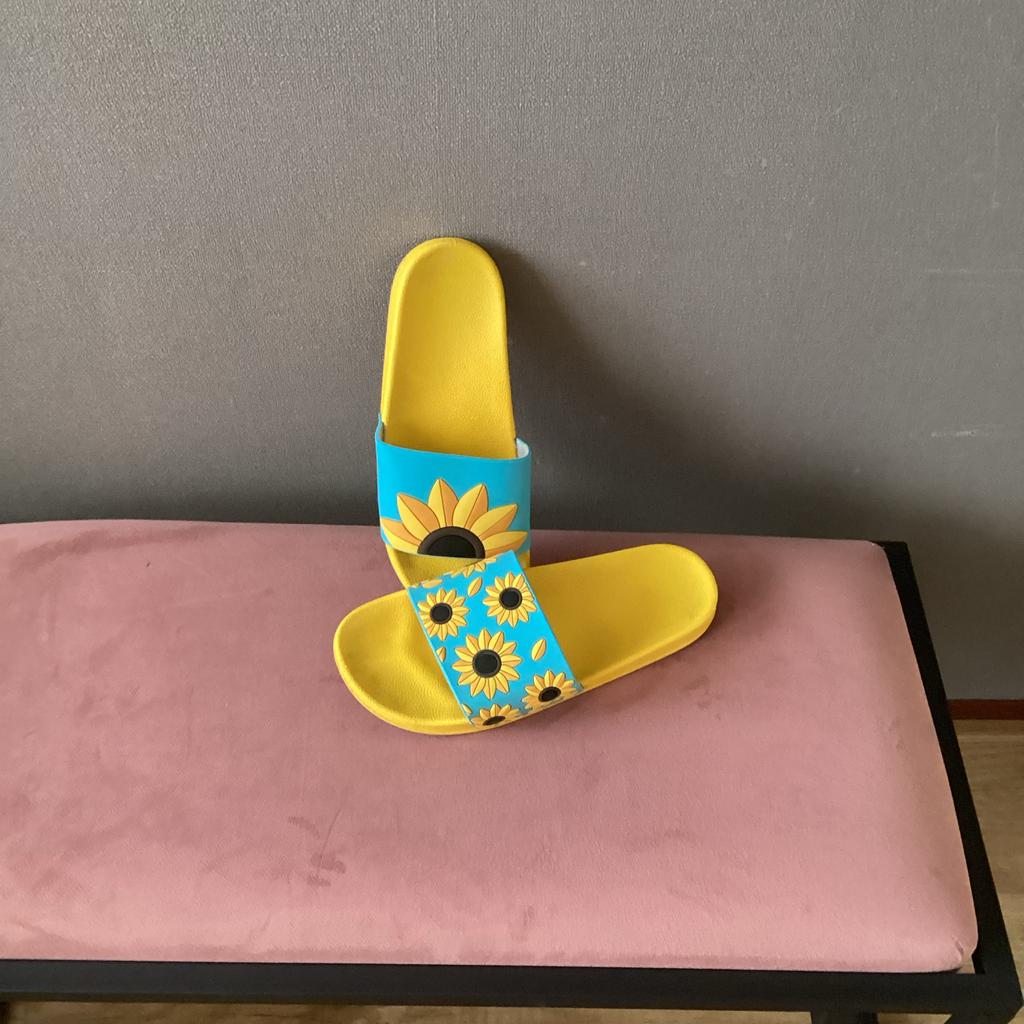 Zonnebloem Slippers  strand camping vakantie zga nieuw 41, Ophalen of Verzenden, Zo goed als nieuw, Geel, Slippers