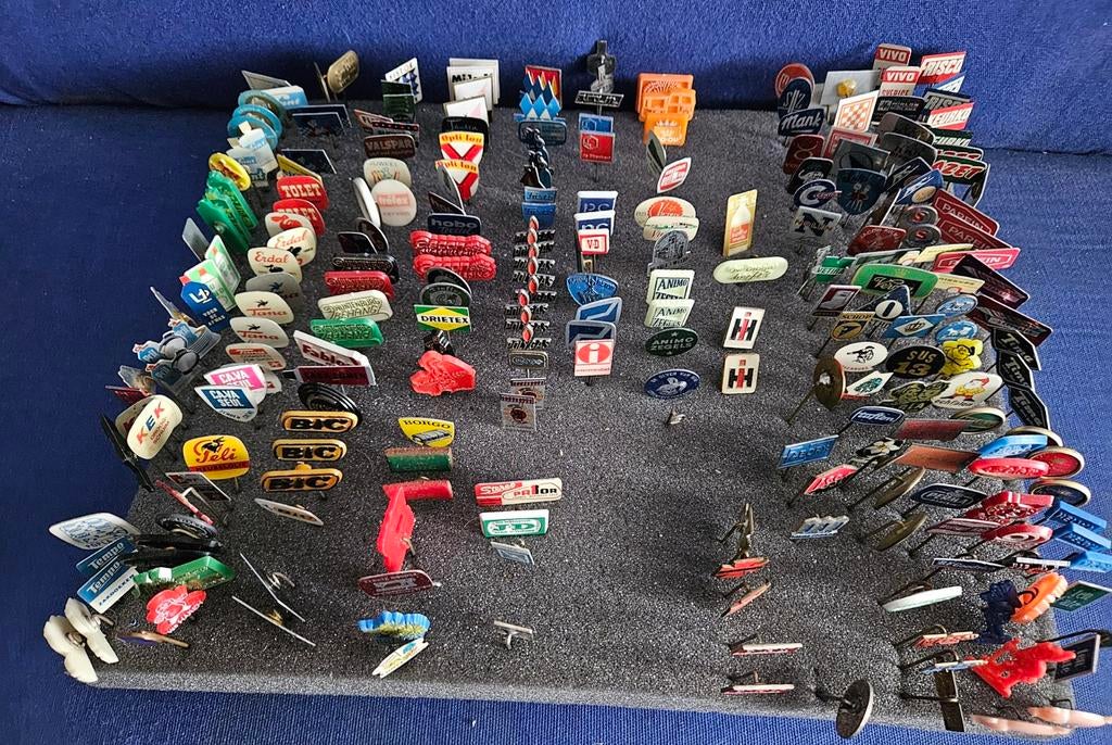 Grote collectie vintage speldjes / pins (ca. 300 stuks), Verzamelen, Speldjes, Pins en Buttons, Ophalen of Verzenden