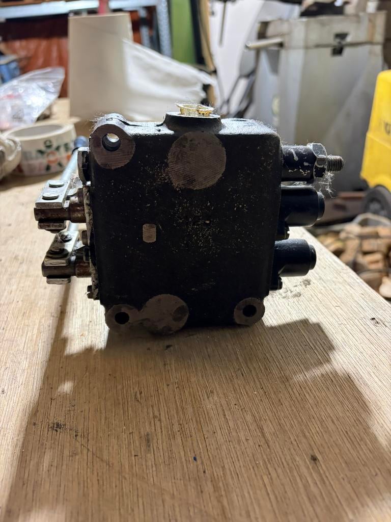 Hydrauliek ventielenblok - 2x dubbelwerkend met hendels, Doe-het-zelf en Verbouw, Gereedschap | Machine-onderdelen en Toebehoren