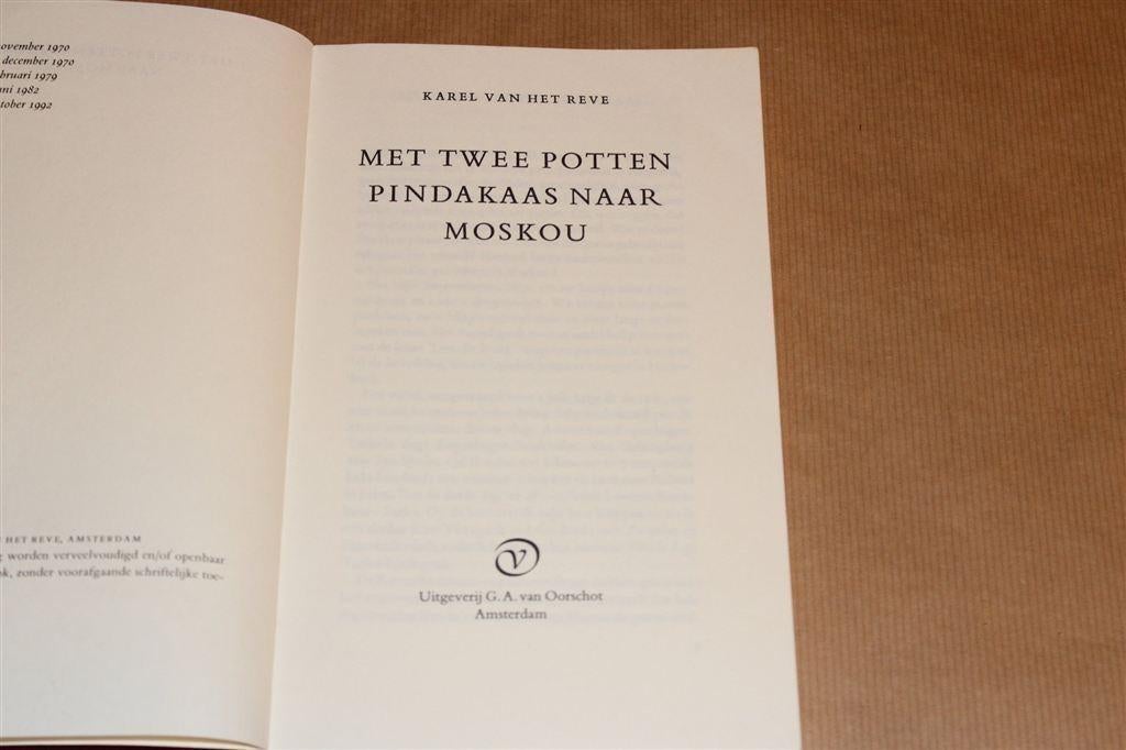 Met Twee Potten Pindakaas naar Moskou — Karel van het Reve, Ophalen of Verzenden, Gelezen