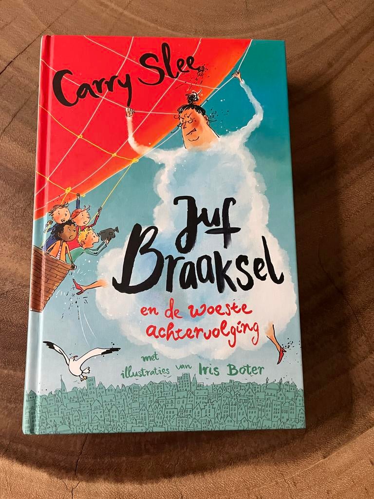 Juf Braaksel en de woeste achtervolging - Carry Slee, Boeken, Ophalen of Verzenden, Zo goed als nieuw, Fictie algemeen