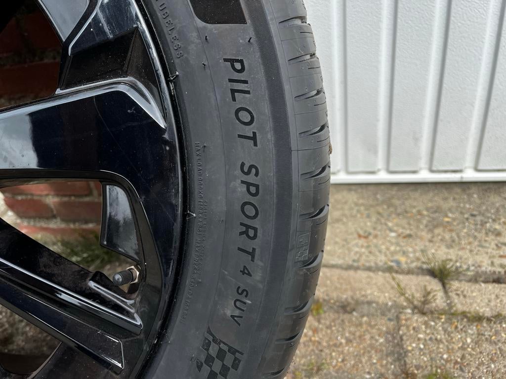 Nieuwe banden met LM velgen - Michelin Pilot Sport 4 SUV, Auto-onderdelen, Banden en Velgen, Ophalen, Banden en Velgen, Nieuw