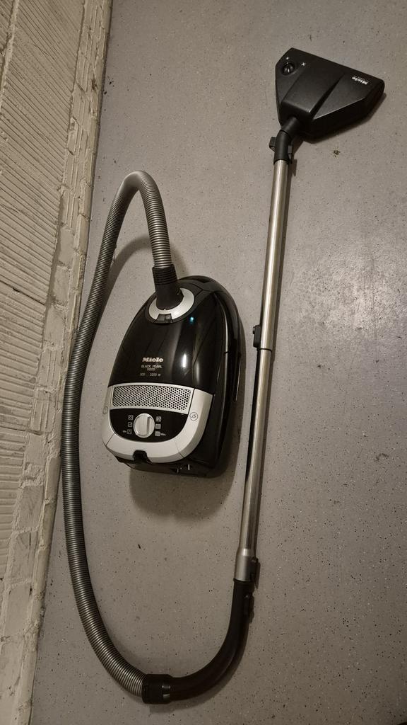 Miele stofzuiger 2200 watt netjes zwart, Ophalen, Zo goed als nieuw, 2000 watt of meer